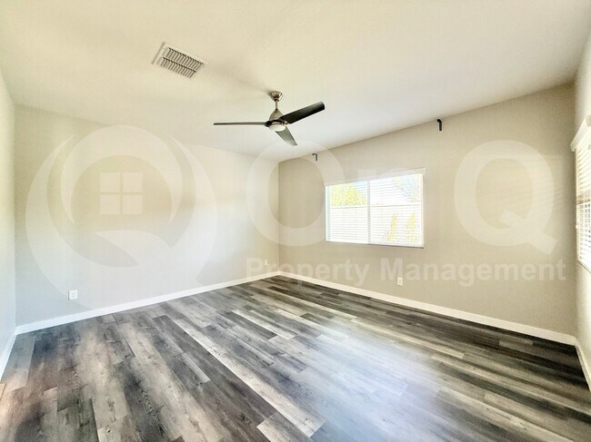 Building Photo - 765 W Whistling Thorn Ave