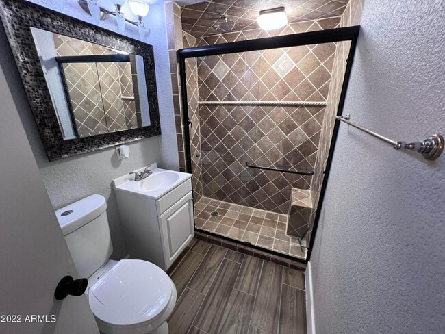 Building Photo - 1405 S Farmer Ave