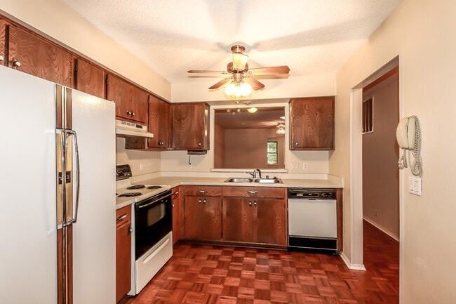 Building Photo - 3 Cortez Ln