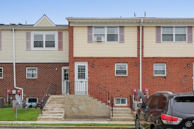 Building Photo - 10 Primrose Ln