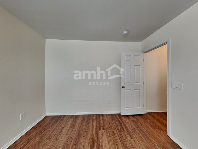Building Photo - 3005 W Ferruccio Pl