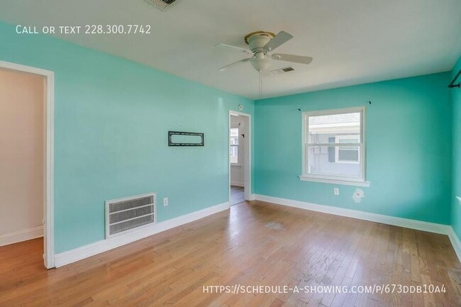 Building Photo - 1737 Ridgeway Dr