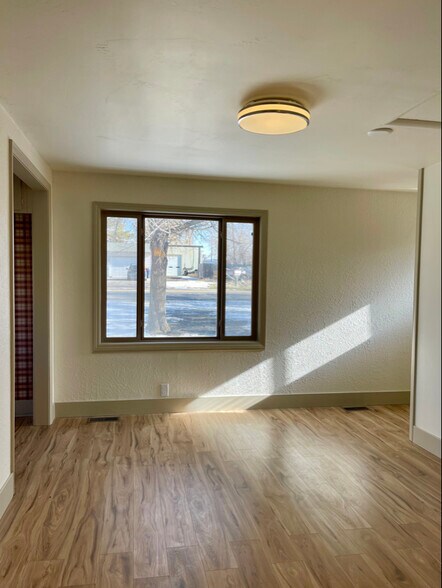 Building Photo - 592 Locust St S