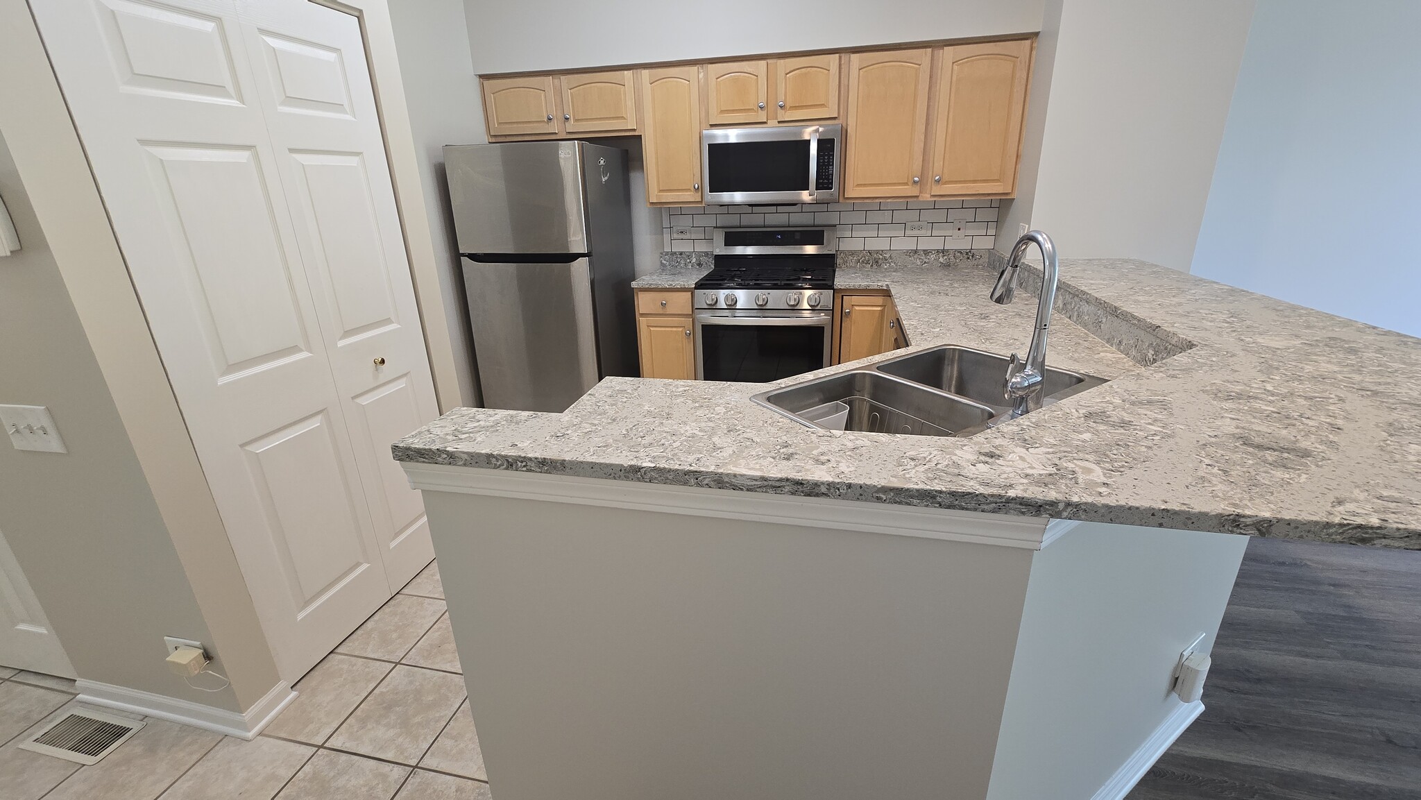 Kitchen - 2807 Stonewater Dr