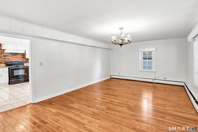 Building Photo - 7 Richards Ln