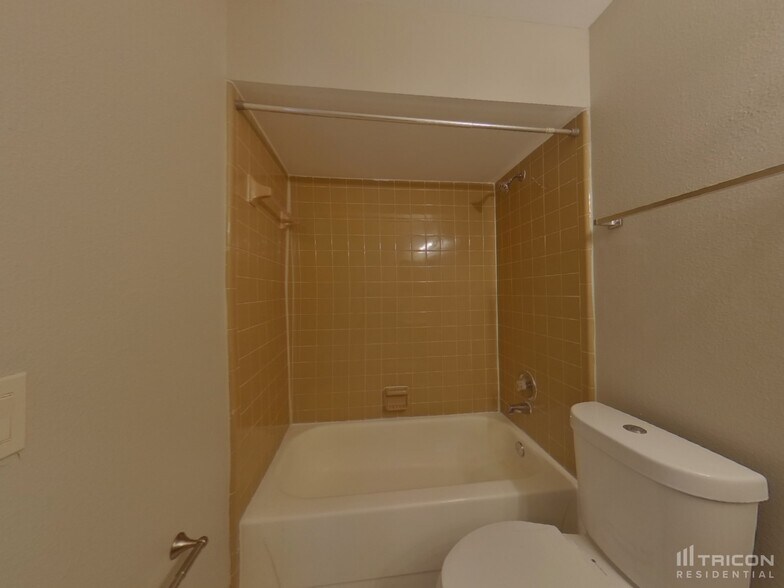 Building Photo - 191 Summerset Dr