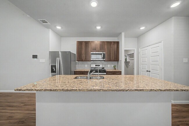 Building Photo - 13820 Goldeye Dr