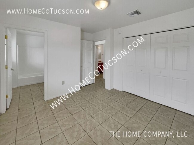 Building Photo - 1421 S Park Ave
