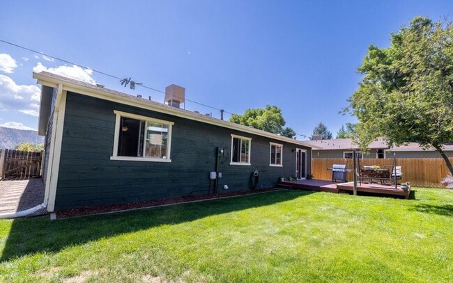Building Photo - Charming 3-Bedroom Ranch for Rent in Prime...