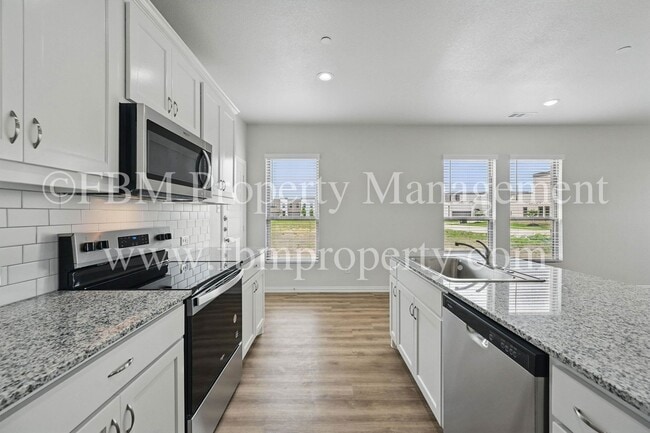Building Photo - 2121 Luna Dr