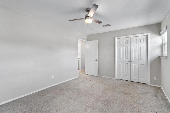 Building Photo - 9809 Meadowheath Dr