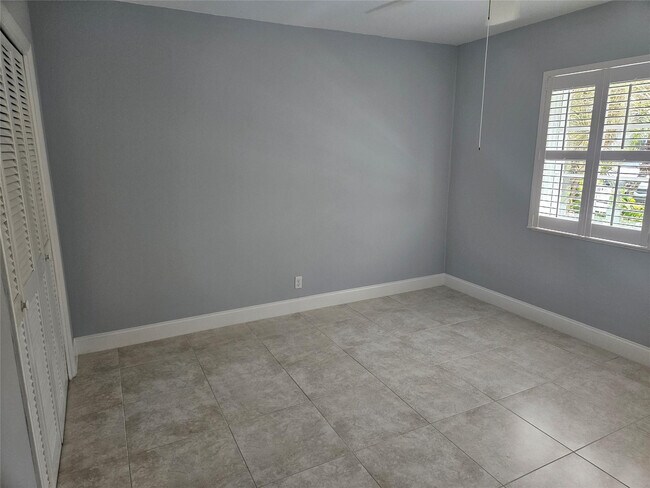 Building Photo - 669 W Oakland Park Blvd