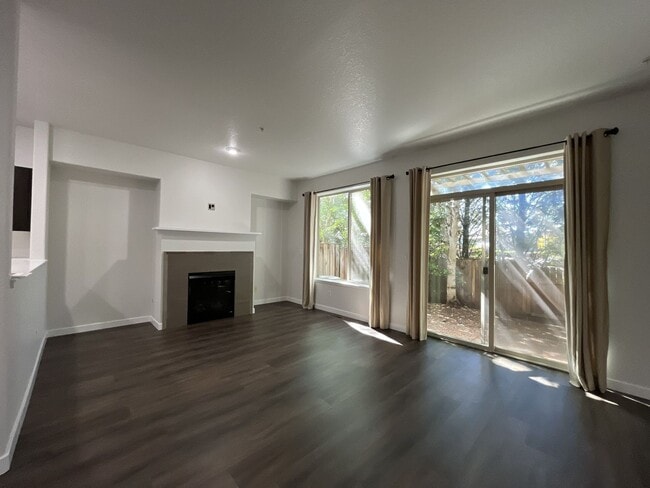 Building Photo - Beautifully Updated Bethany Townhome with Private Backyard and Modern Finishes