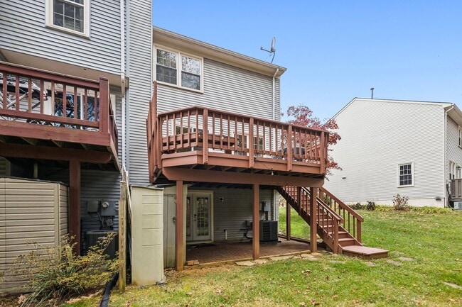 Building Photo - Modern Brick End-Unit Townhome with Stunning Upgrades and Serene Wooded Views