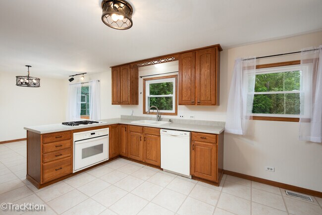 Building Photo - 24200 W Deer Ridge Ln