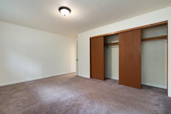 Building Photo - 10752 Footwall Dr