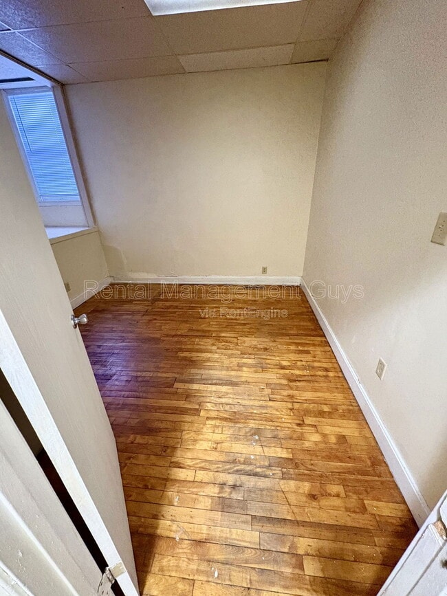 Building Photo - 529 Stryker Ave