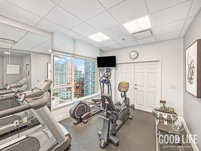 Building Photo - Stunning 1BD/1BA Condo in East Village W/ A/C, W/D, Rooftop Deck, Padres Stadium View, Community ...