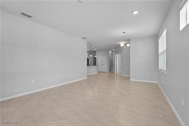 Building Photo - 3041 Royal Gardens Ave