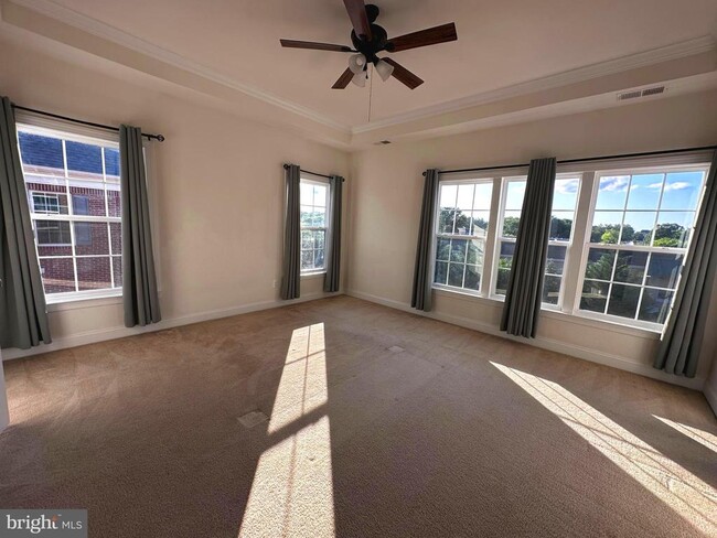 Building Photo - 8862 Orchard Ln