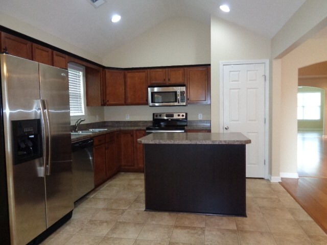 Building Photo - 1075 Savannah Ave