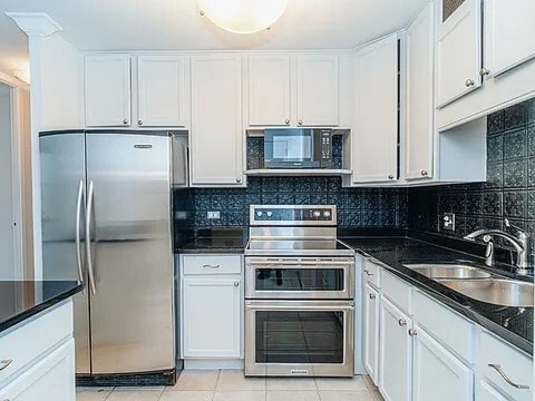 Kitchen - 1340 N Dearborn St