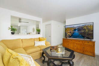 Building Photo - Lilac Retreat - Unit C