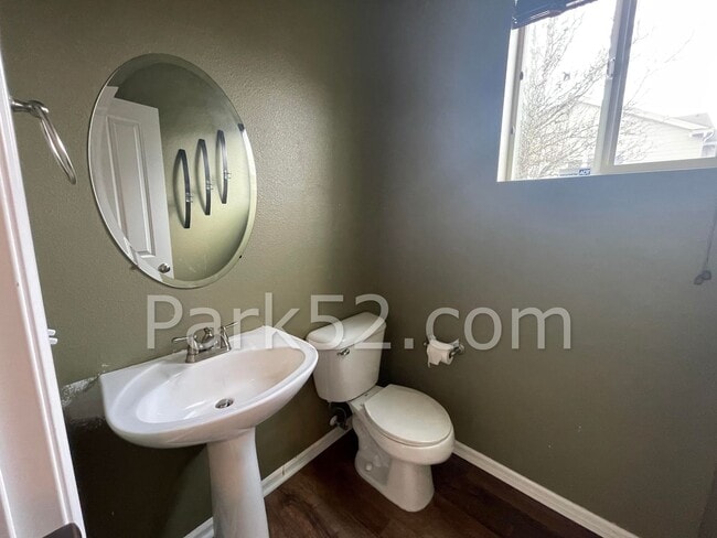 Building Photo - Beautiful 4 Bedroom 3 Bath In The Saddle Creek Community In Fife!