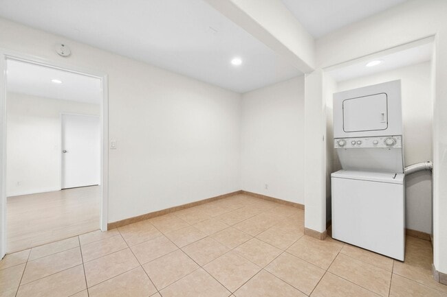 Building Photo - 221 Cabrillo St