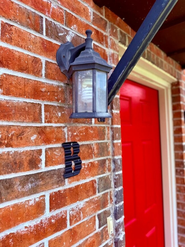 Building Photo - ***611 B Grove***