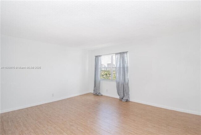 Building Photo - 401 Golden Isles Dr
