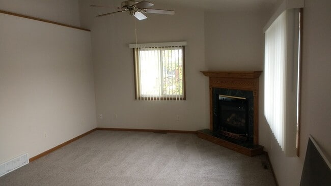 Building Photo - 1025 Pine Cone Ln