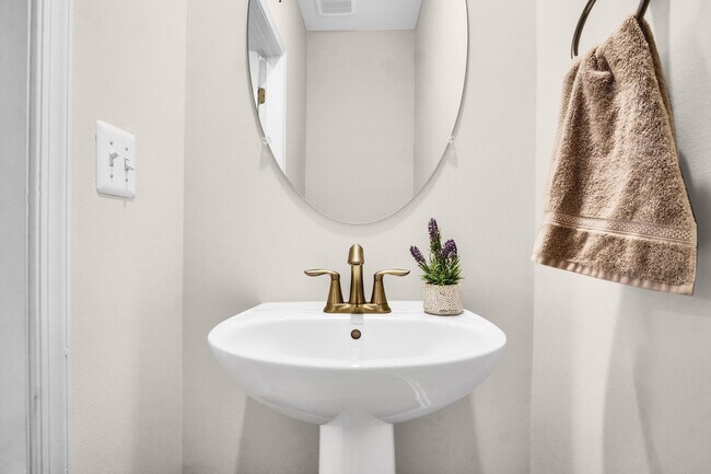 Building Photo - Spacious 3 Bedroom 3.5 Bath Townhome with Finished Basement & First-Floor Suite Near I-64