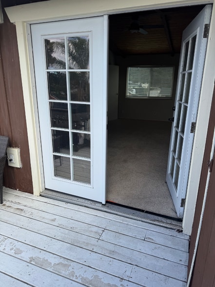 Building Photo - 4859 Stuart Dr