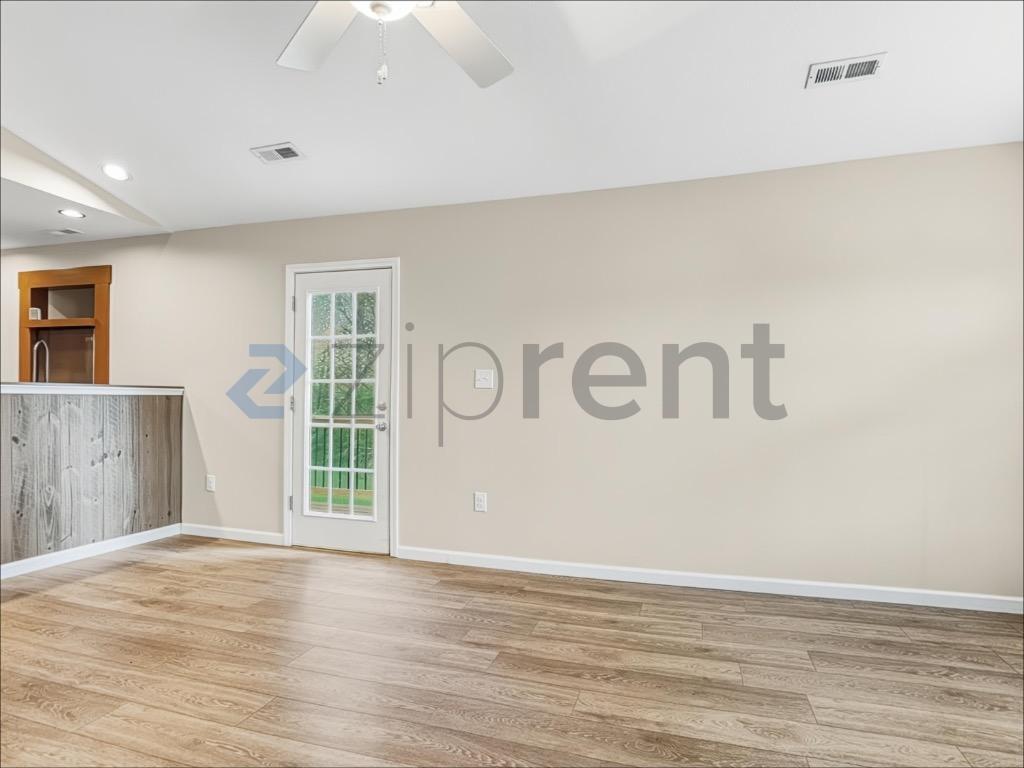 Building Photo - 5200 Heins Rd NE