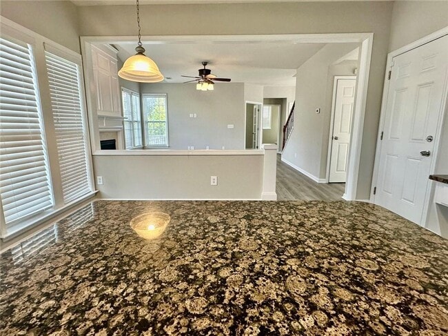 Building Photo - 697 Oracle Dr NE