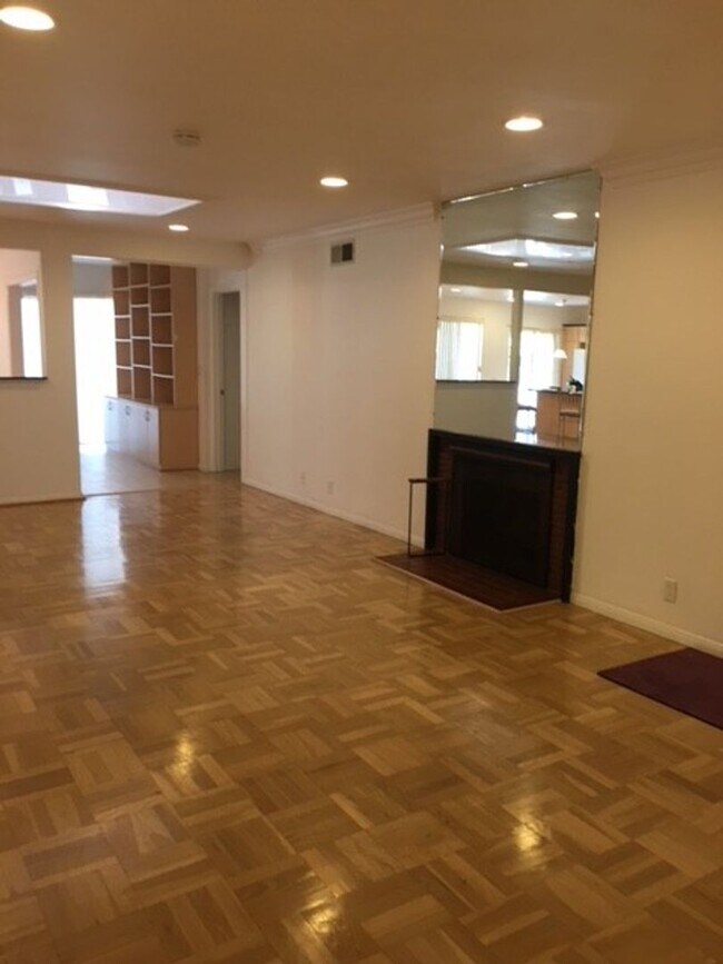 Building Photo - Very nice 3 bedroom, 2 bath Monterey Park ...