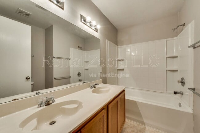 Building Photo - 2909 Goldenrod Dr