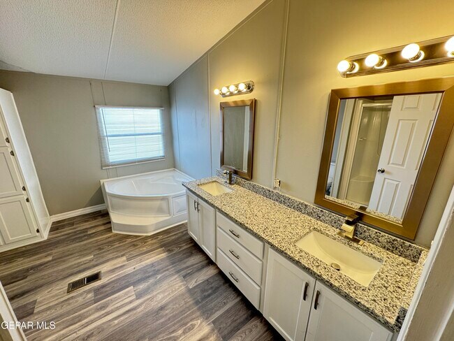 Building Photo - 241 Passmore Rd