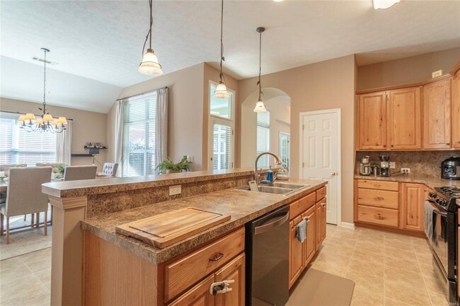 Building Photo - 612 Stoneybrooke Way