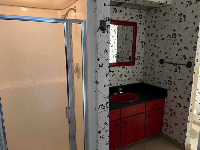 Building Photo - 15220 Marilyn Dr