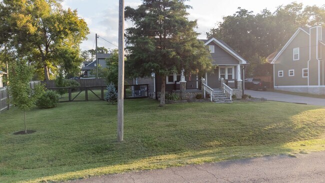 Building Photo - 520 Elgin St