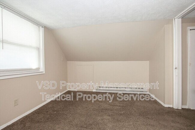 Building Photo - 374 E 232nd St