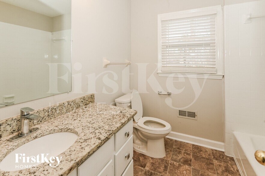 Building Photo - 6831 Van De Rohe Dr