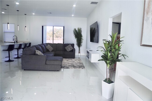 Building Photo - 2608 25th St W