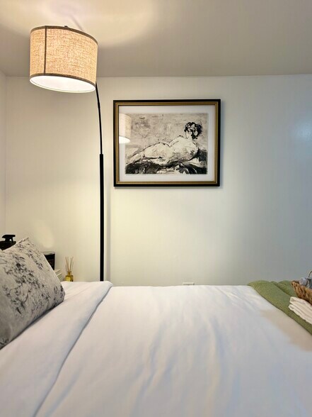 Building Photo - 256 Aqueduct Rd