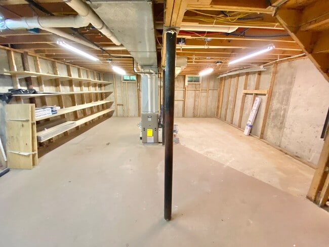 Building Photo - 31 Volz St