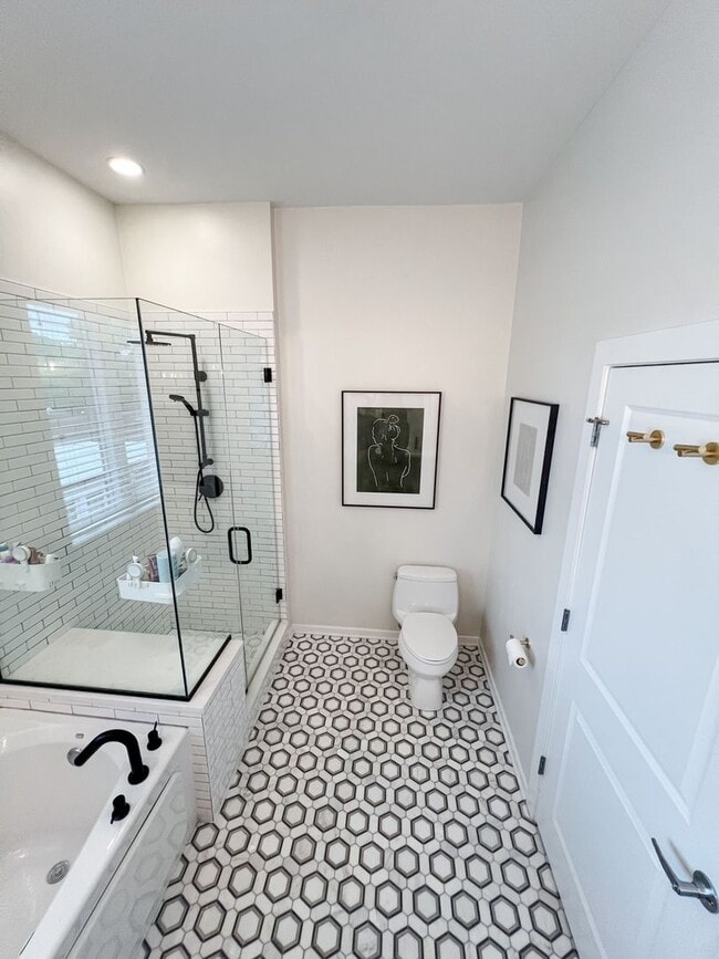 Building Photo - 2065 N Kedzie Blvd