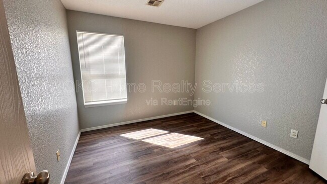 Building Photo - 5520 Bush Creek Way