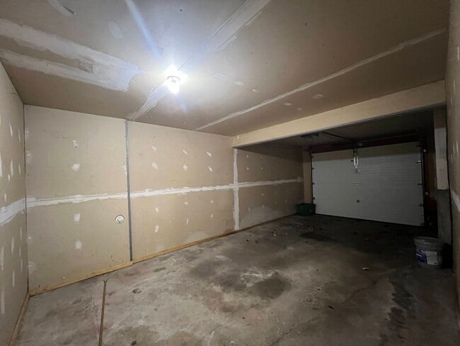 Building Photo - Lacy Road Duplex